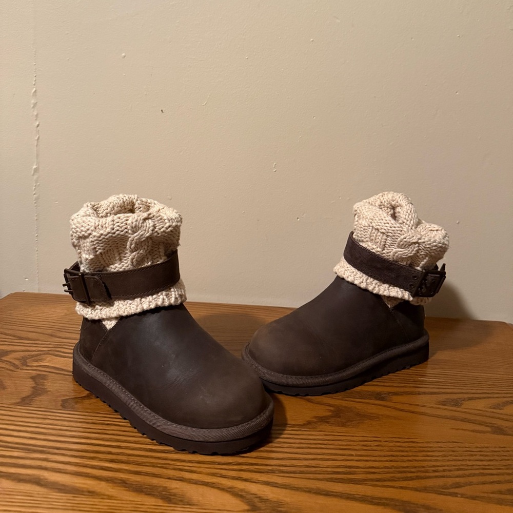 UGG Cassidee Boot Leather Cable Knit Foldover Buckle Grils Chocolate Brown Sz 13